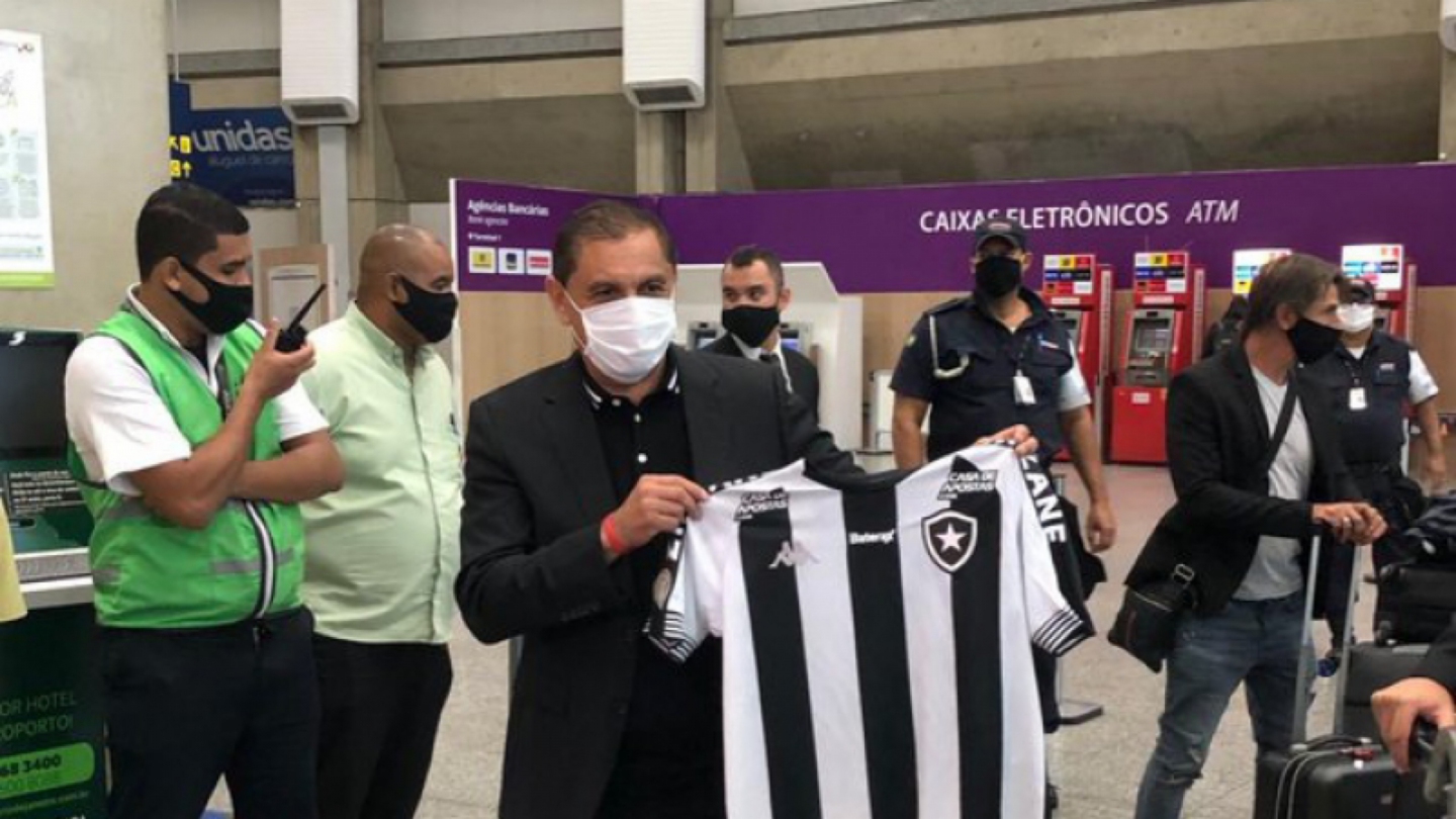 La_particular_bienvenida_para_Ramón_Díaz_en_Botafogo