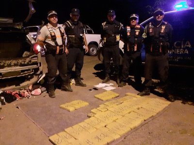 Agentes_de_la_Policía_Caminera_secuestraron_el_cargamento_de_más_de_52_kilos_de_marihuana
