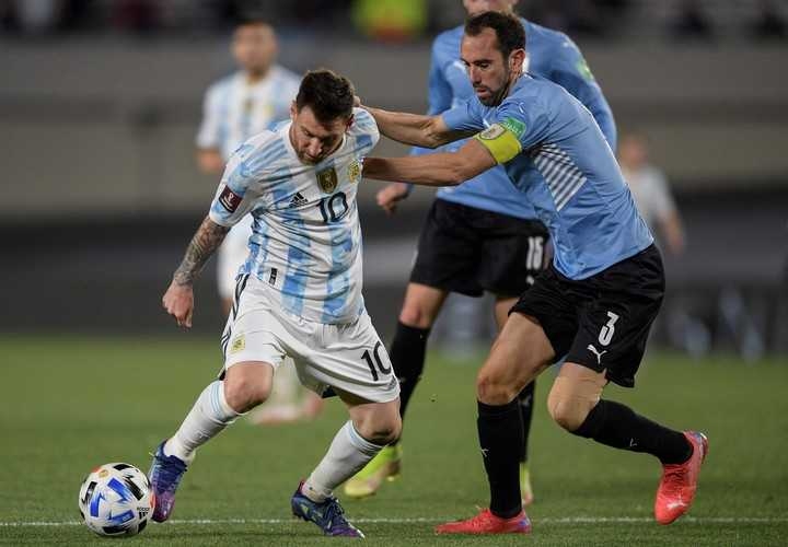 Argentina_recibe_a_Uruguay_en_La_Bombonera_