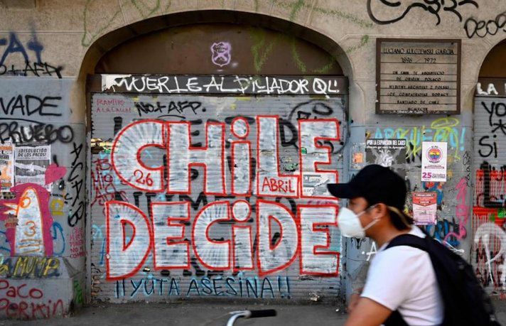 Los_chilenos_y_chilenas_deben_decidir_si_dejan_atrás_o_no_la_Constitución_pinochetista.