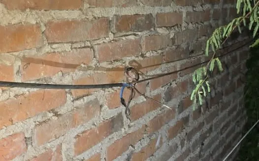 Recibió una descarga eléctrica y murió