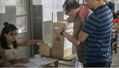 gente votando