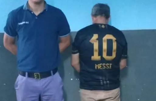 lograron detener a un hombre que realizaba exhibiciones obscenas en la vía pública