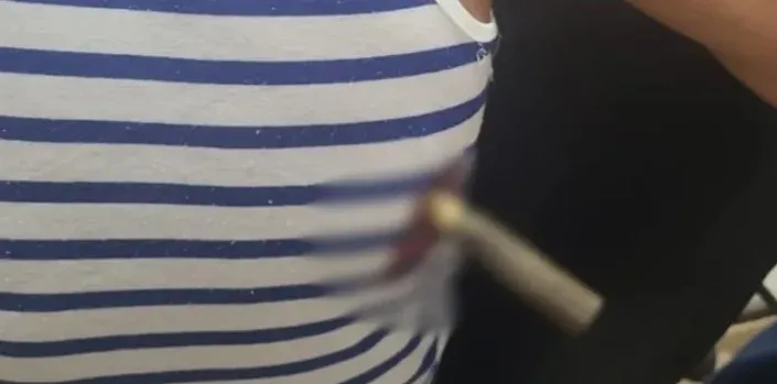 discutieron borrachos y ella le clavó un cuchillo en la espalda