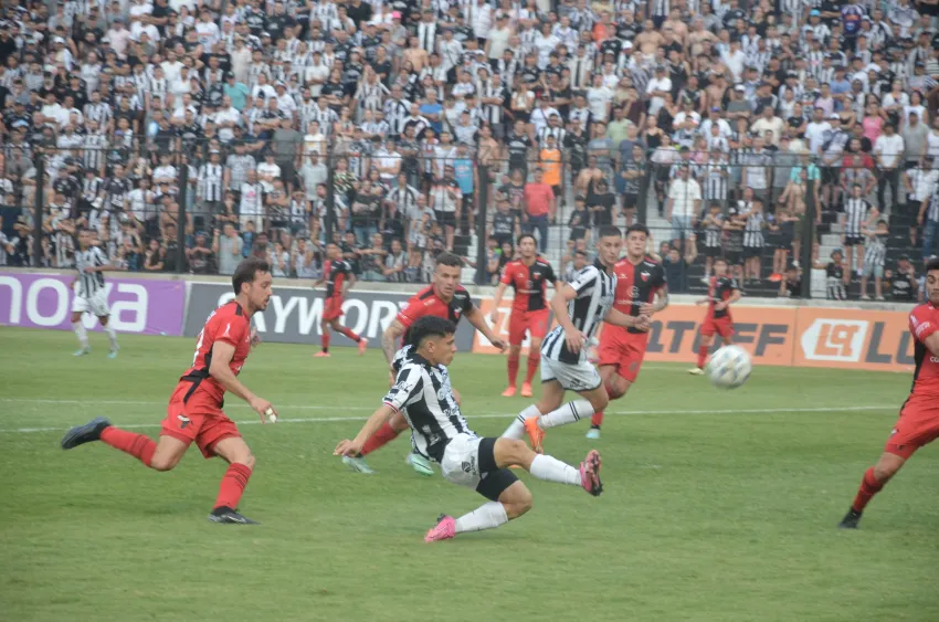 Chaco For Ever empató contra Colón