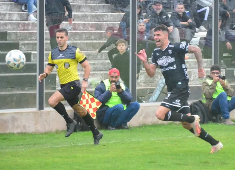 Chaco For Ever recupera a Maximiliano Romero