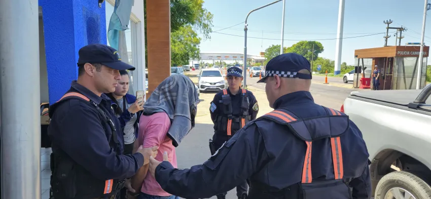 El detenido fue capturado por personal de la Policía Caminera.