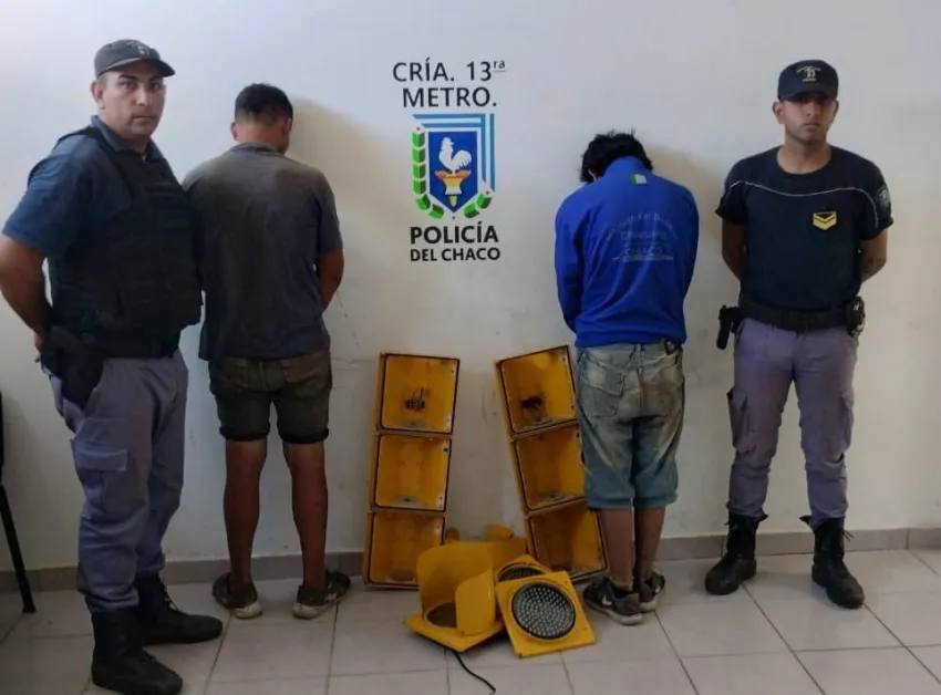Intentaban robar un semáforo pero fueron detenidos