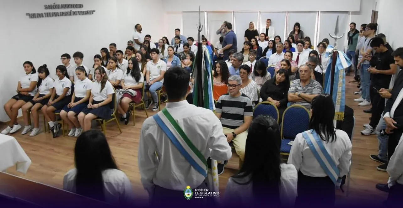 La Legislatura reconoció a estudiantes secundarios y universitarios destacados