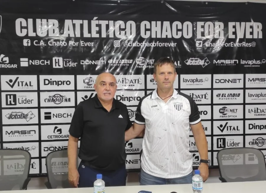 Pedro Llorens asumió formalmente como DT de Chaco For Ever