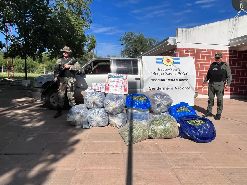 Decomisan hojas de coca y cigarrillos