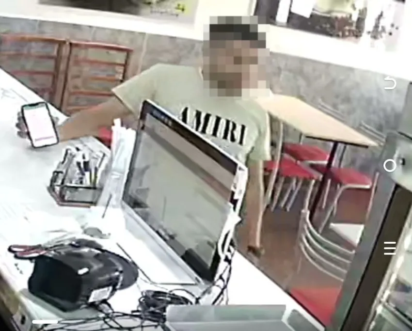 pagó con una aplicación trucha en un bar y terminó demorado