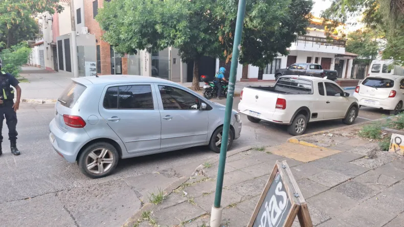 secuestraron un auto que bloqueaba una rampa para personas con discapacidad