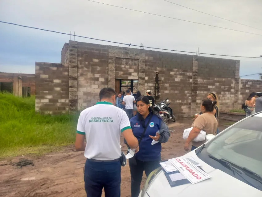 Clausuraron una fiesta clandestina en un quincho del barrio Insssep