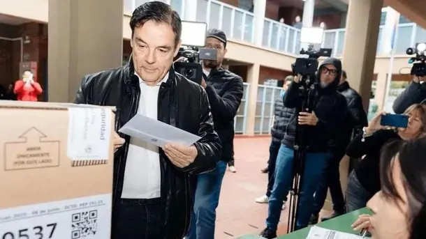 rovira votando