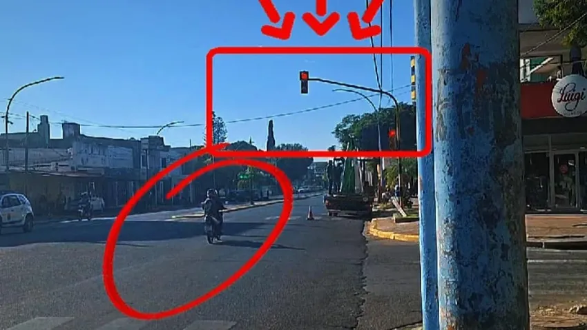 Multaron a nueve conductores por cruzar el semáforo en rojo