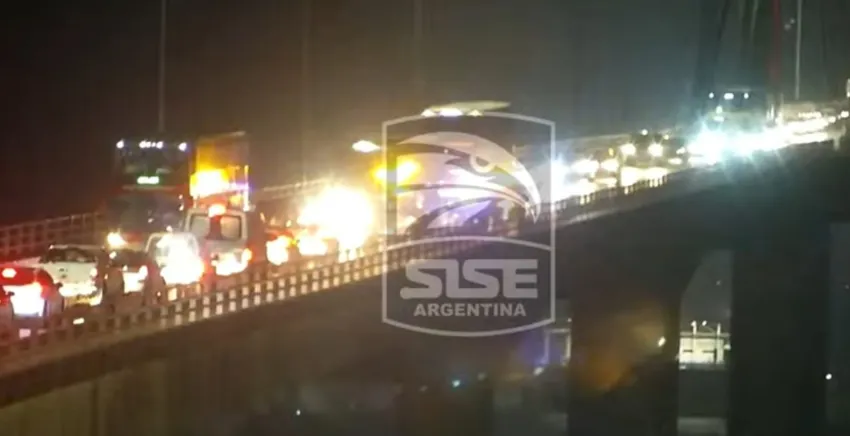 Se tiró al río desde el puente interprovincial y fue rescatada