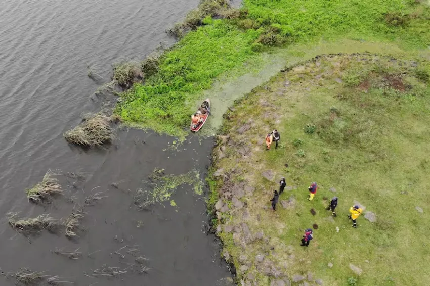 drenan lagunas para seguir buscando al pequeño
