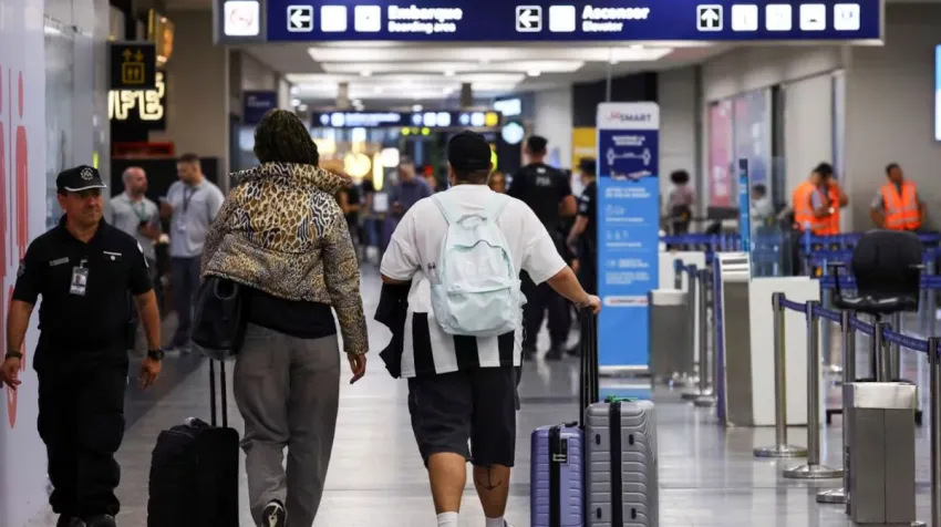 El Gobierno prorrogó el impuesto al turismo para los pasajes al exterior