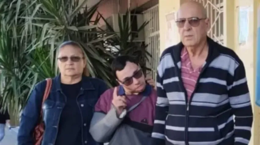 joven con síndrome de Down detenido y golpeado