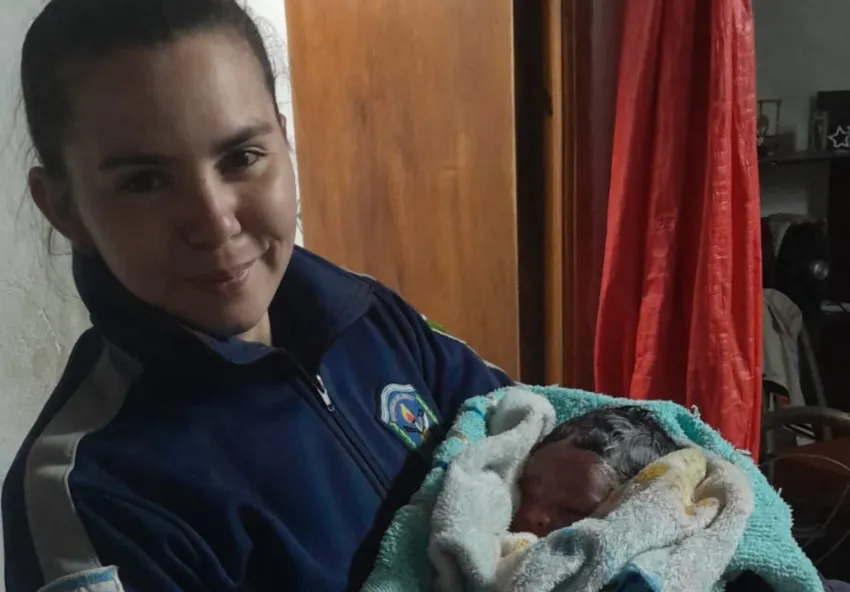 la policia asistio el embarazo