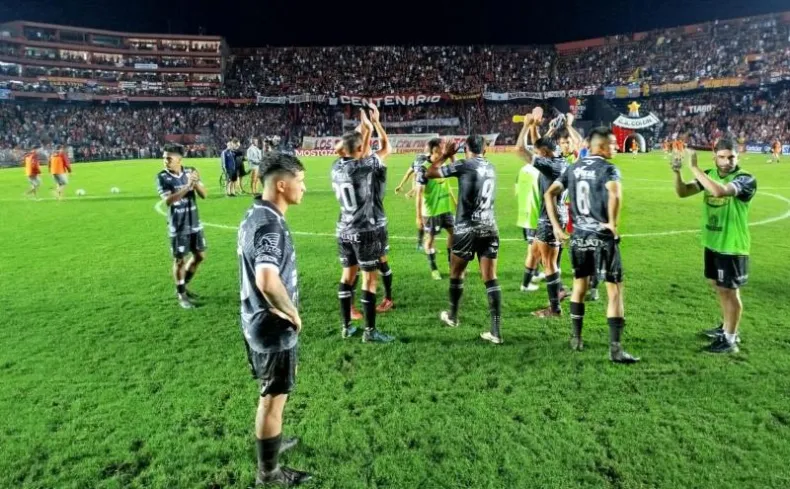 Chaco For Ever recibe a Mitre de Santiago del Estero