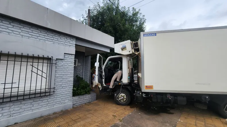 Violento choque en el macrocentro de Resistencia2