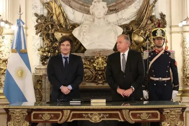 funcionario renuncia