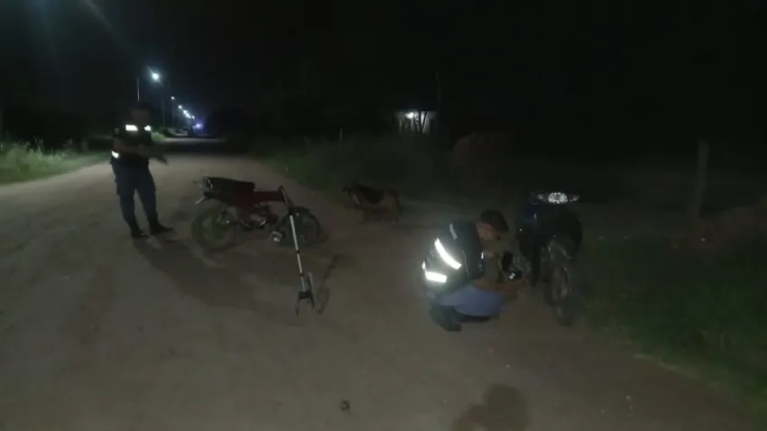 un menor manejaba una moto y choco